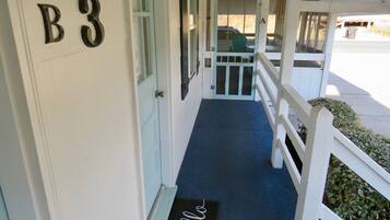 Family Cottage, 2 Bedrooms, 2 Bathrooms, Courtyard View | Terrace/patio