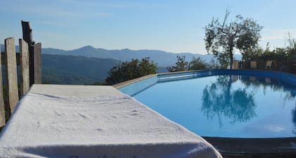 chalets maravillosos en la naturaleza virgen del norte de Toscana, piscina privada y SPA