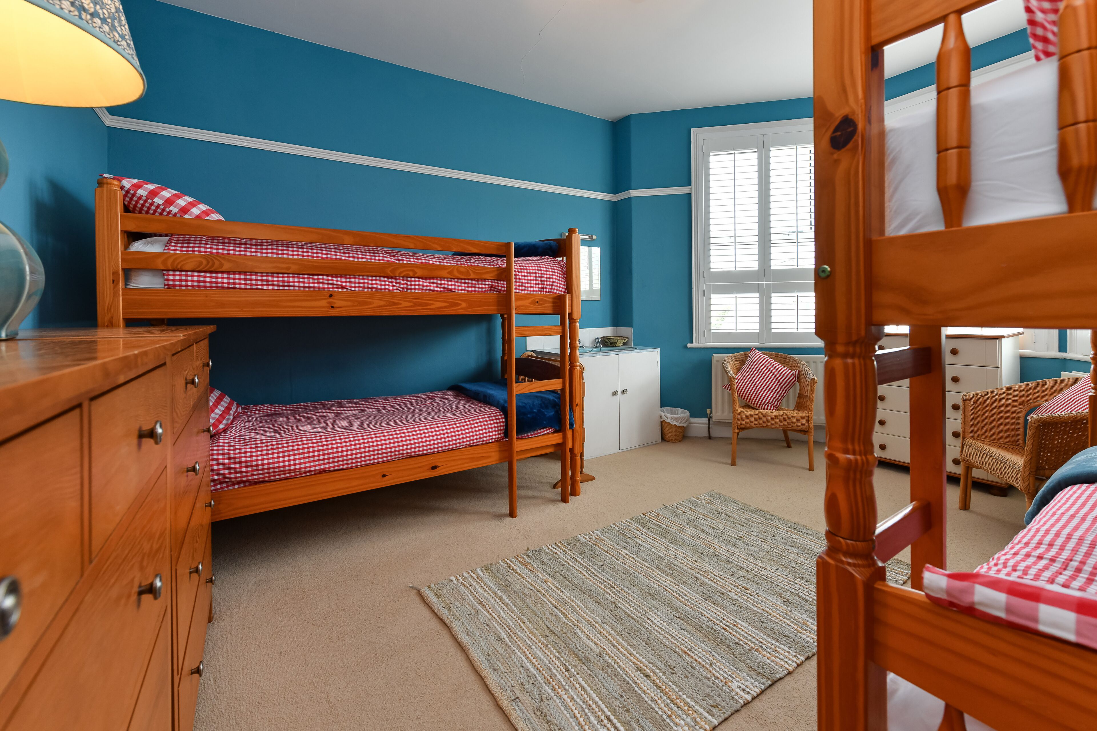 5 dormitorios, tabla de planchar con plancha, wifi gratis y ropa de cama