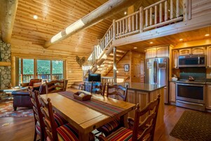 House, 4 Bedrooms | Private kitchen | Fridge, oven, dishwasher, coffee/tea maker