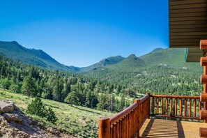 House, 4 Bedrooms | Balcony - Armstrong Luxury Log Vacation  At Windcliff 4 Bedroom Home by RedAwning (Estes Park)