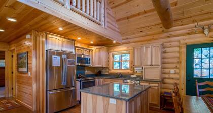 Armstrong Luxury Log Vacation At Windcliff 4 Bedroom Home by RedAwning