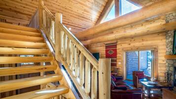 House, 4 Bedrooms | Living room
