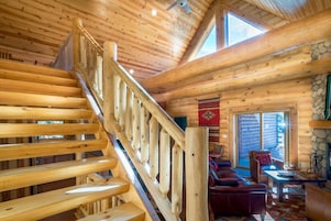 House, 4 Bedrooms | Living room