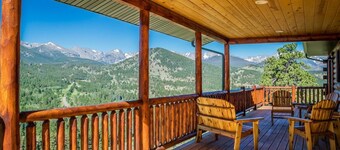 Armstrong Luxury Log Vacation At Windcliff 4 Bedroom Home by RedAwning