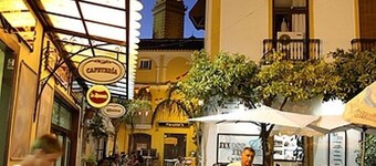 Eigentijdse stijlvolle en mooie apt, uitzicht op zee en de bergen en geweldige locatie