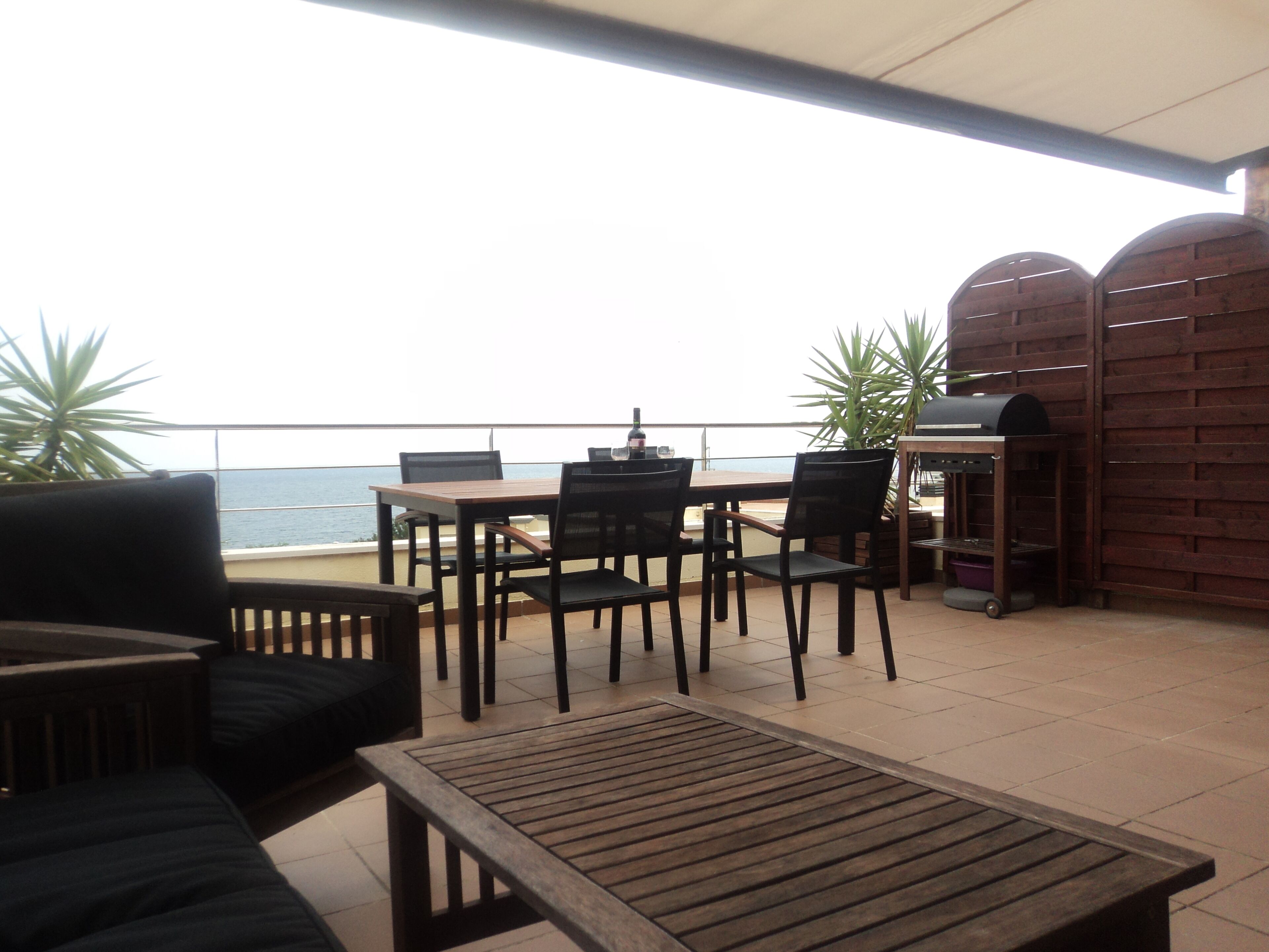Penthouse with pool terrace and Wifi. Belle vue sur la mer