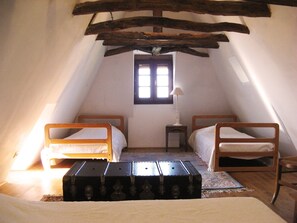 3 chambres, fer et planche à repasser, draps fournis