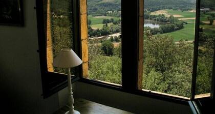 Périgord Noir, near Sarlat, house in a park, view over the Dordogne