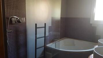 Bathtub, hair dryer, towels