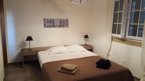 6 chambres, fer et planche à repasser, lit parapluie, Wi-Fi gratuit