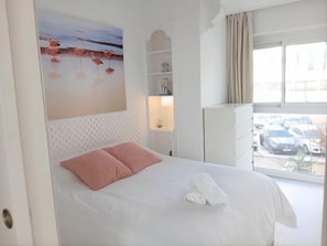 2 chambres, fer et planche à repasser, Wi-Fi, draps fournis