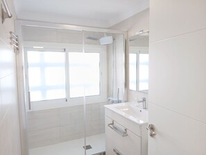 Hair dryer, towels, soap, toilet paper - Rentcostadelsol Benalmadena-Alay (Benalmádena)