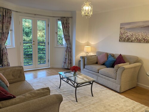 Upeat näkymät tästä 4 tähden huoneistosta, jossa wifi ja pysäköinti lähellä kaupunkia 