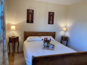 2 chambres, fer et planche à repasser, Wi-Fi gratuit, draps fournis