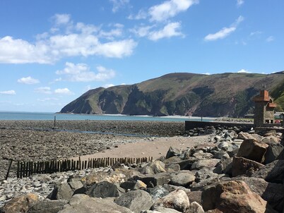 Charming Exmoor cottage in tranquil setting near mediaeval village of Dunster