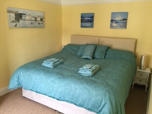 2 عدّة غرف نوم ومكواة/لوح كي وواي فاي مجانًا وملاءات أسرّة