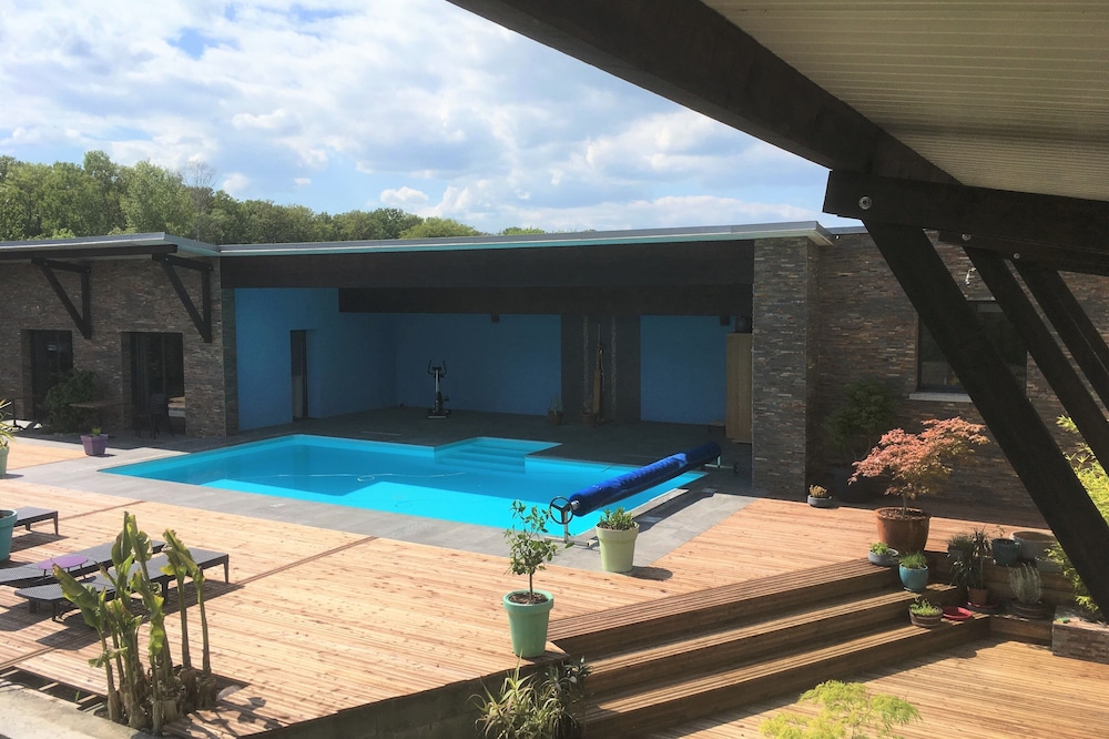 23M2 GITES with terrace, heated swimming pool, SPA and sauna