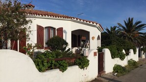 Exterior - beautiful typical Sardinian villa 300 meters from the sea, 2 bedrooms, 2 bathro (La Ciaccia (Valledoria))
