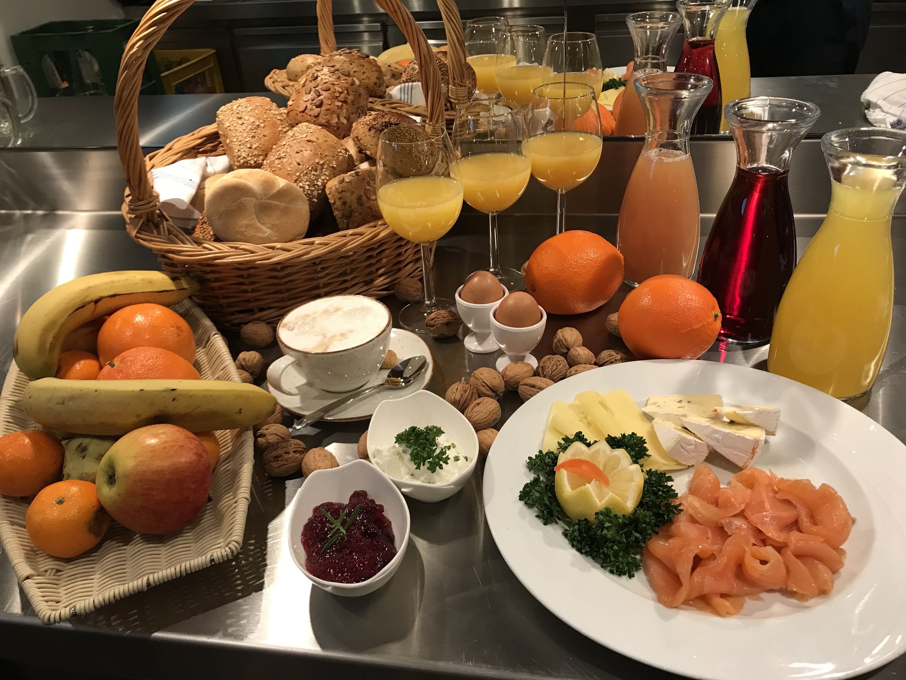 Desayuno buffet (EUR 17.90 por persona) 