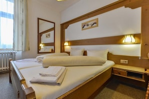 Double Room | Desk, free WiFi, bed sheets - Gasthof zum Ochsen (Augsburg)