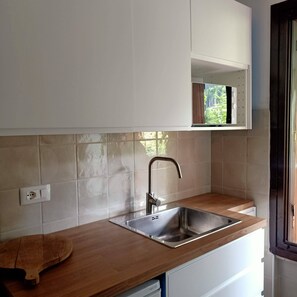 Kühlschrank, Mikrowelle, Ofen, Herdplatte