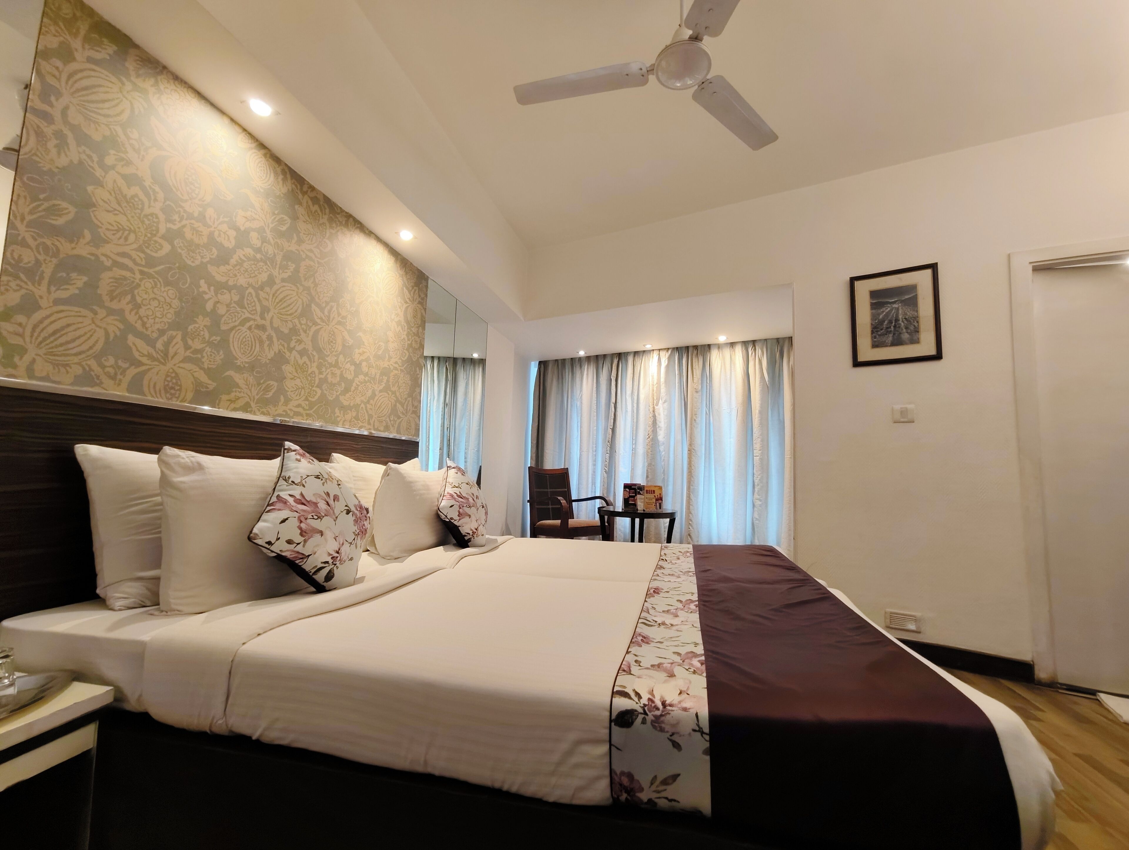 In-room safe, desk, laptop workspace, soundproofing