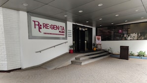 A hotel entrance with a sign reading "RE:GEN:TA PLACE BY ROYAL ORCHID HOTELS LTD." - Regenta Place Bangalore, Cunningham Road (Bengaluru)