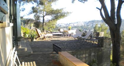 Magnifiques vues panoramiques sur la Méditerranée depuis notre refuge romantique