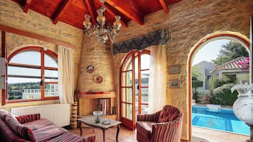 Smart TV, fireplace, DVD player, books