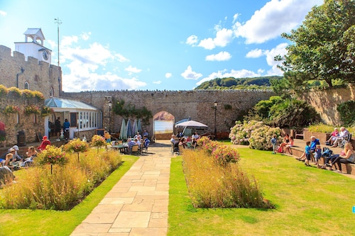 House, Attractive Views Of The Byes, Family and Pet Friendly