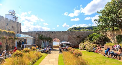 House, Attractive Views Of The Byes, Family and Pet Friendly