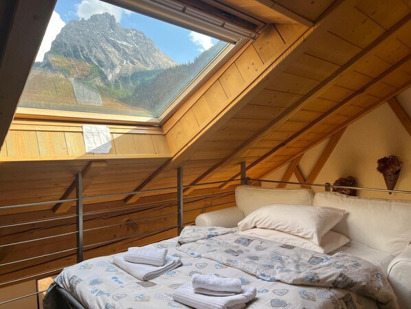 5 bedrooms, travel cot, free WiFi