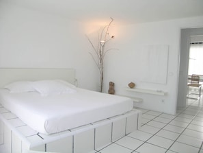 3 chambres, coffre-fort, fer et planche à repasser