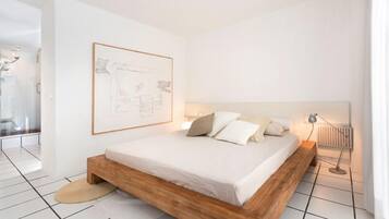 3 sovrum, vÀrdeförvaringsskÄp pÄ rummet och strykjÀrn/strykbrÀda