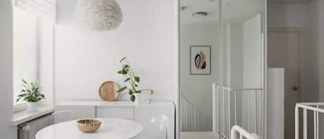 Deluxe Apartment, 1 Bedroom, Sauna, Courtyard View | In-room dining