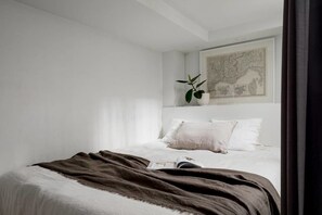 디럭스 아파트, 침실 1개, 사우나, 마당 전망 | 1 개의 침실, 다리미/다리미판, 무료 WiFi, 침대 시트