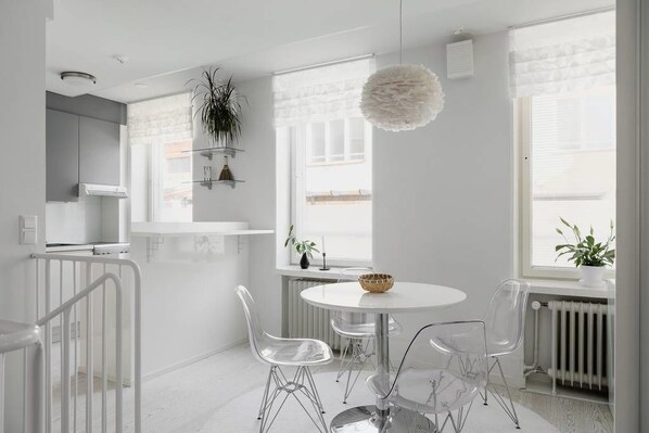 华丽公寓, 1 间卧室, 桑拿浴, 庭院景观 | 1 多间卧室、熨斗/熨衣板、免费 WiFi、床单