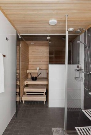 Departamento Deluxe, 1 habitación, sauna, vista al patio | Baño | Secadora de cabello, toallas, papel de baño 