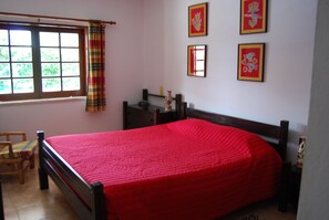 2 soverom, strykejern/-brett, reiseseng for barn og wi-fi (inkludert)