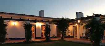 Peaceful Country Holiday Home with Swimming Pool In a Wine Region