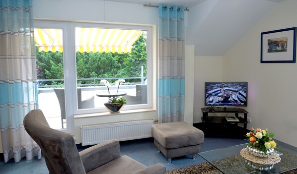 Apartment (Wohnung 4) | Living area | Flat-screen TV - Haus Sigge (Bad Sassendorf)