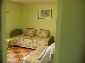 1 bedroom, iron/ironing board, travel cot, free WiFi