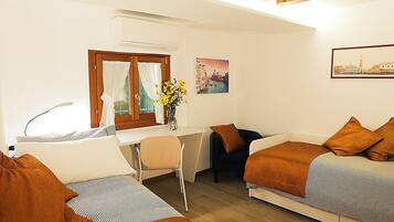 2 bedrooms, desk, iron/ironing board, travel crib