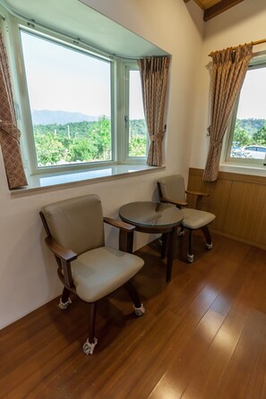 Deluxe Twin Room | Courtyard view