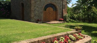 Independent house in the hills of the Sienese countryside
