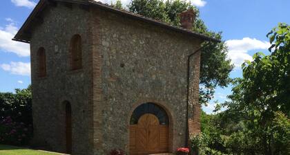 Unabhängiges Haus in den Hügeln der Landschaft von Siena