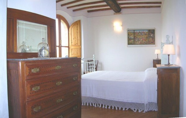 2 bedrooms, in-room safe, iron/ironing board, travel cot