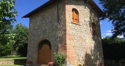 Independent house in the hills of the Sienese countryside