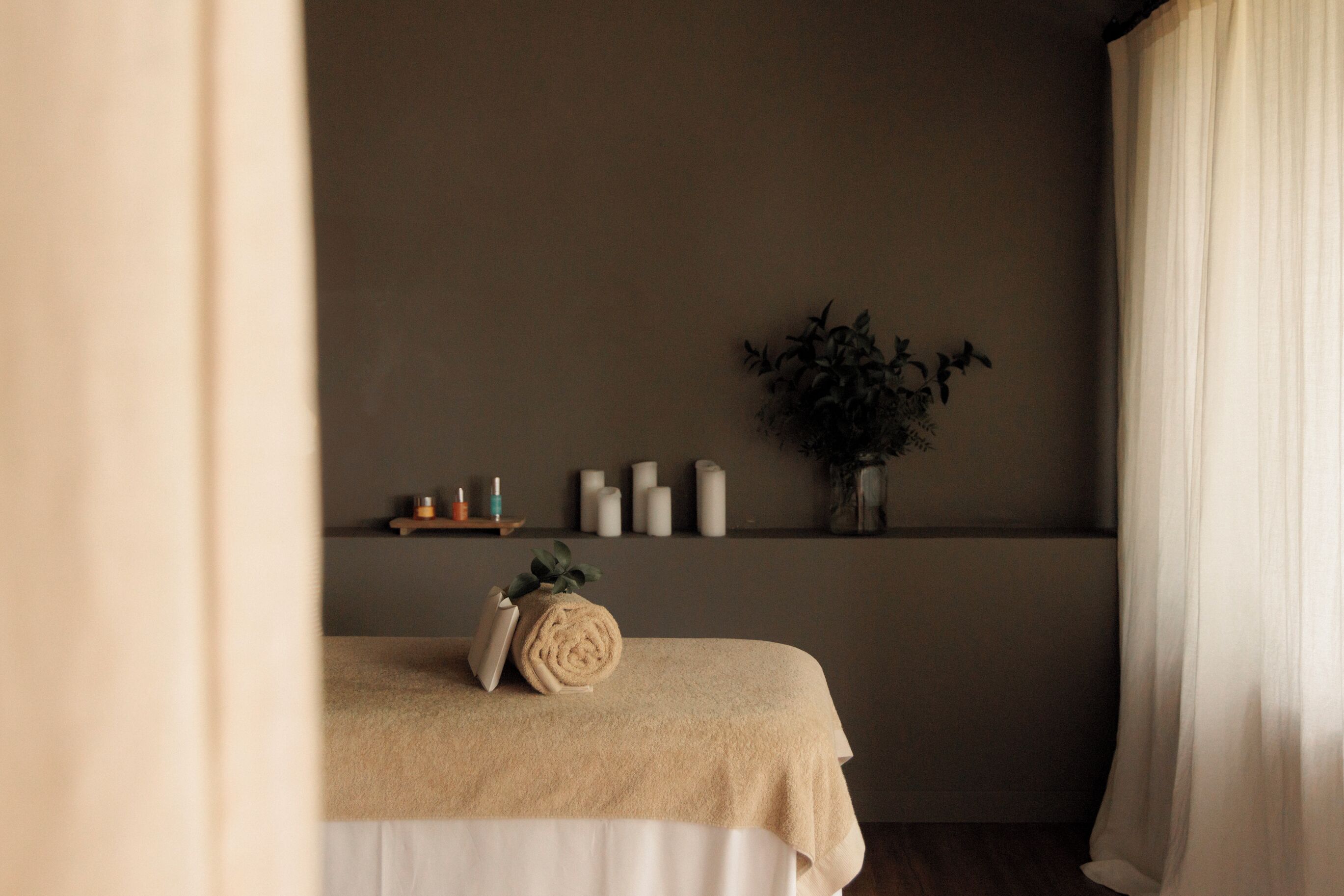 Sauna, steam room, body treatments, aromatherapy, detox wraps, facials